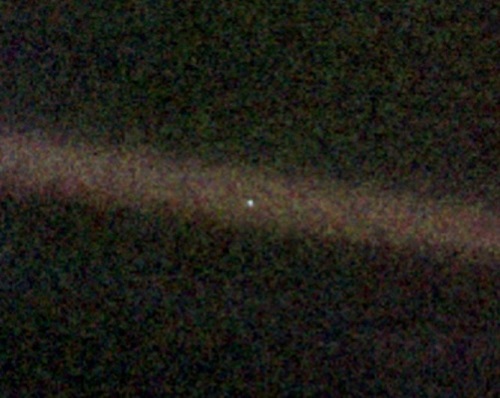 Earth from Voyager 1_500
