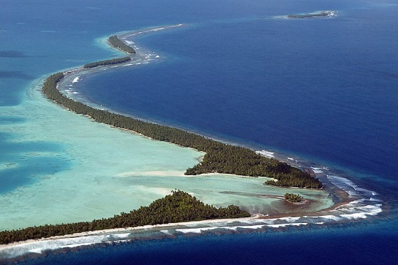 TO GO WITH AFP STORIES ON THE UN CLIMATE CONFERENCE IN BALI. (FILES) The South Pacific pounds the serpentine coastline of Funafuti Atoll, 19 February 2004, home to nearly half of Tuvalu's entire population of 11,500, as king tides threaten to inundate the tiny island nation. Leaders of small Pacific island states on 04 December 2007 demanded that a key climate change conference in Bali do more than talk, calling for urgent action to stop sea levels from rising due to global warming.  AFP PHOTO/Torsten BLACKWOOD